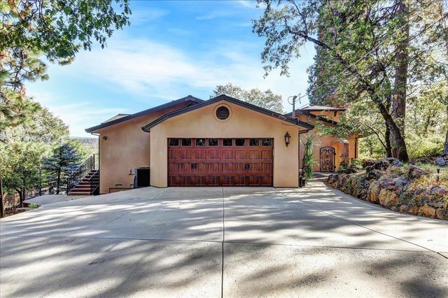 13629 Oak Forest Dr, Grass Valley, CA 95945