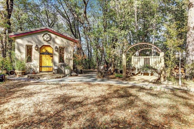 13629 Oak Forest Dr, Grass Valley, CA 95945