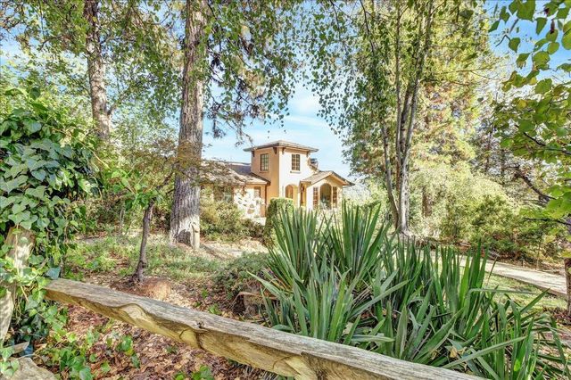 13629 Oak Forest Dr, Grass Valley, CA 95945