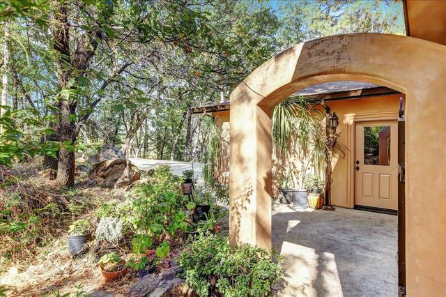 13629 Oak Forest Dr, Grass Valley, CA 95945