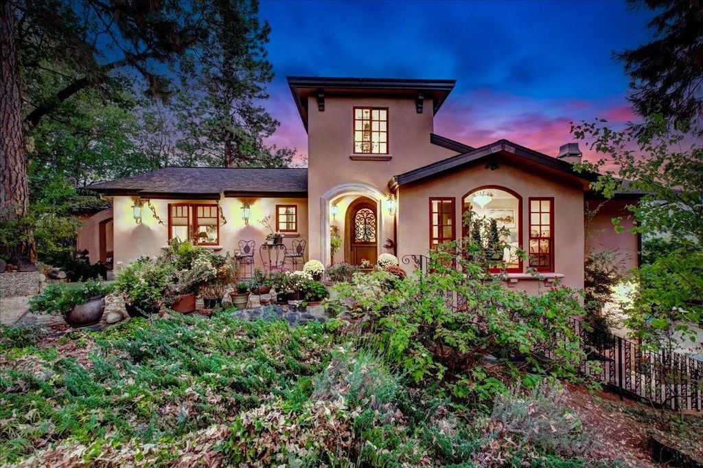 13629 Oak Forest Dr, Grass Valley, CA 95945