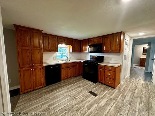 2100 Horne Street, Lavaca, AR 72941