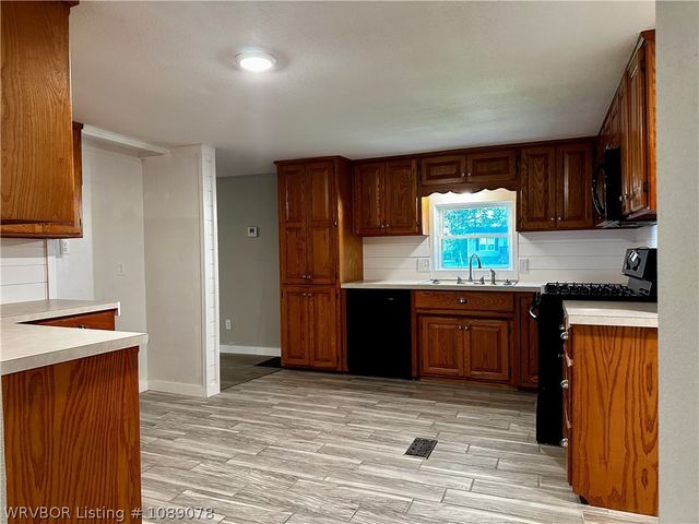 2100 Horne Street, Lavaca, AR 72941