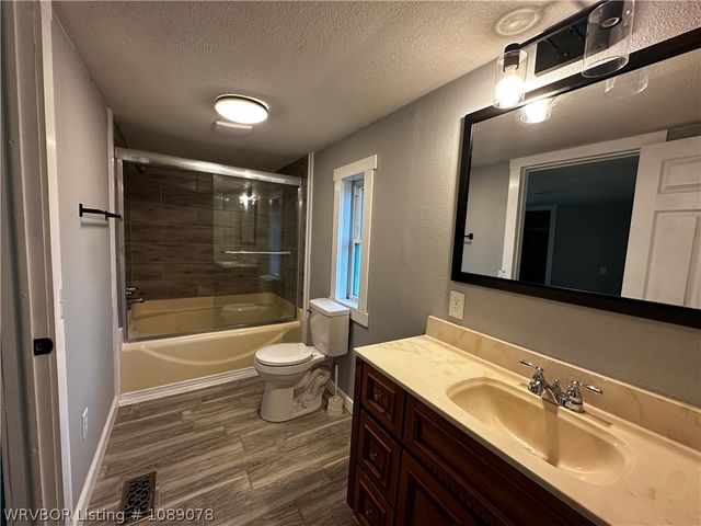 2100 Horne Street, Lavaca, AR 72941