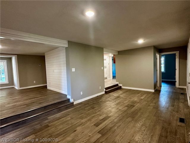 2100 Horne Street, Lavaca, AR 72941