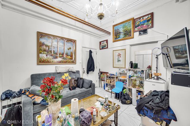 2312 W Touhy Avenue, Chicago, IL 60645