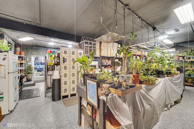 2312 W Touhy Avenue, Chicago, IL 60645