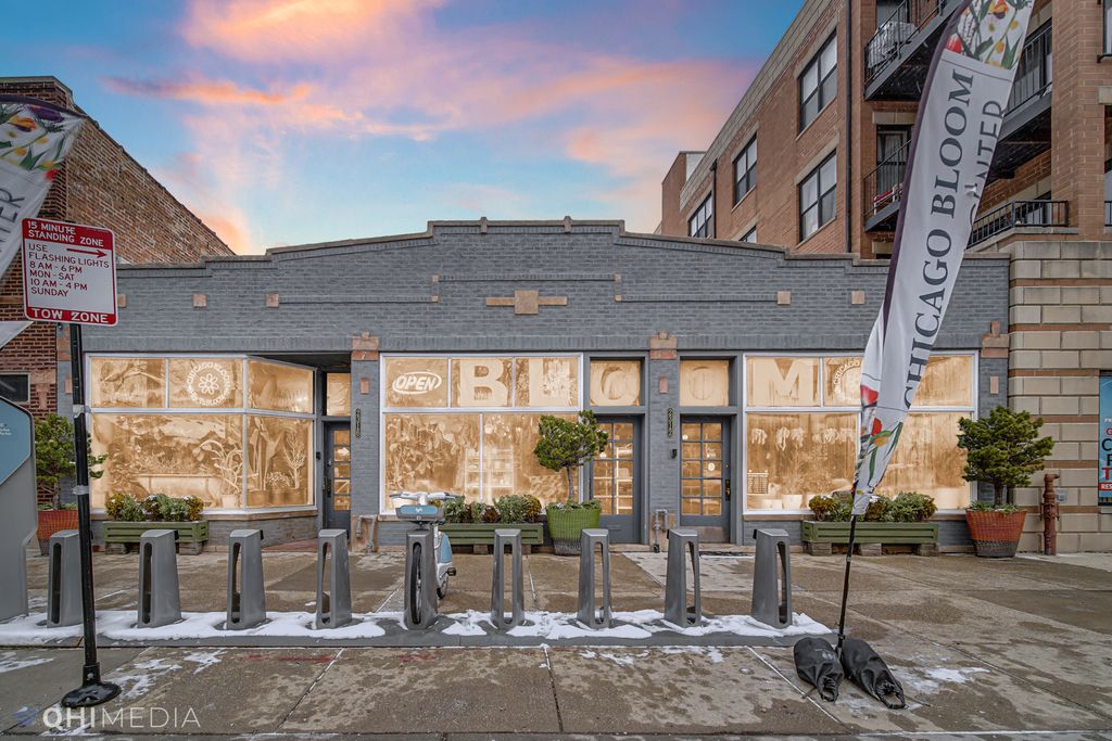 2312 W Touhy Avenue, Chicago, IL 60645