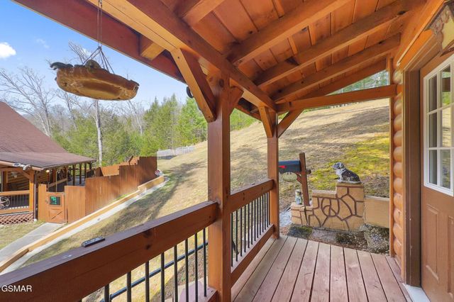 1238 Mossy Cove Way, Sevierville, TN 37876