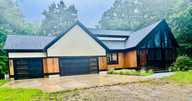 1505 N Green Creek Road, Laketon Twp, MI 49445