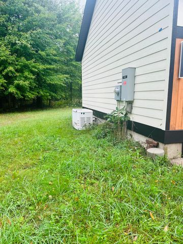 1505 N Green Creek Road, Laketon Twp, MI 49445