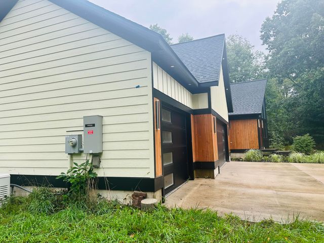 1505 N Green Creek Road, Laketon Twp, MI 49445