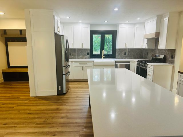 1505 N Green Creek Road, Laketon Twp, MI 49445