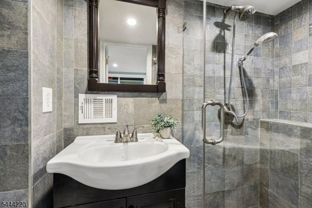 54 Mountainview Dr, Cedar Grove Twp., NJ 07009