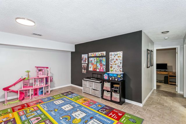 9114 E Bedell St, Wichita, KS 67207