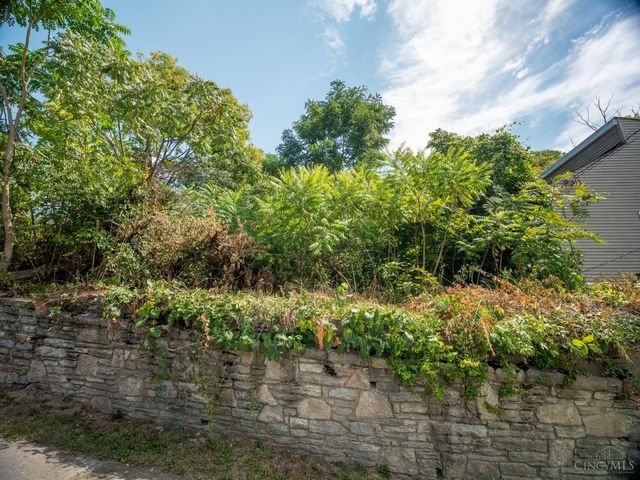 2224 Iowa Avenue, Cincinnati, OH 45206