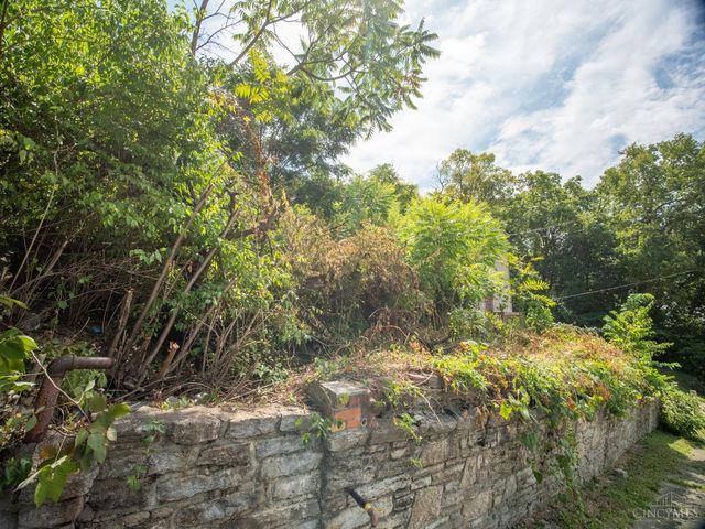 2224 Iowa Avenue, Cincinnati, OH 45206