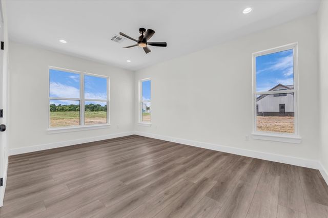 132 S Baese Road, Elm Mott, TX 76640