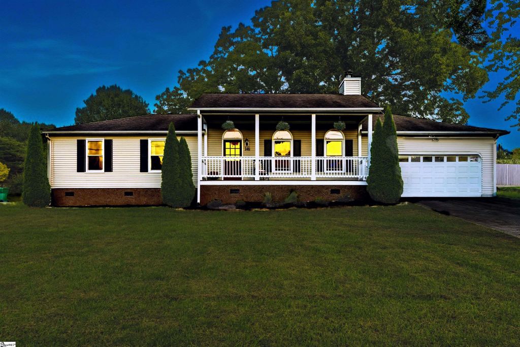 146 W Mcelhaney Road, Taylors, SC 29687
