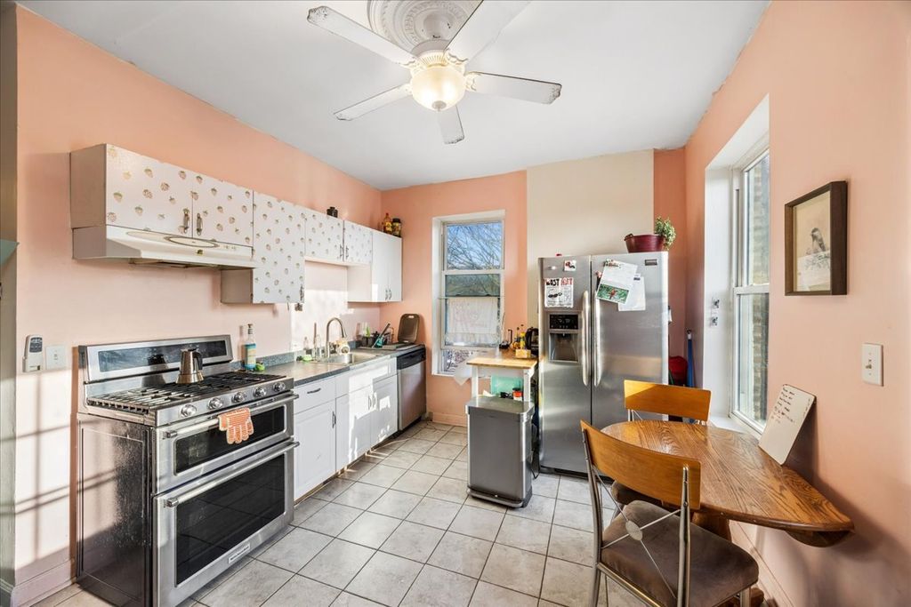 Image 12 of property listing at 1400 N Artesian Avenue, Chicago, IL 60622