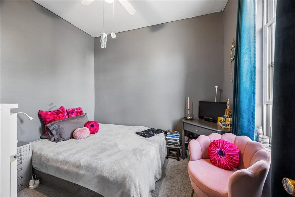 Image 13 of property listing at 1400 N Artesian Avenue, Chicago, IL 60622