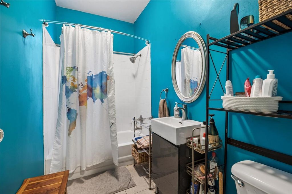 Image 16 of property listing at 1400 N Artesian Avenue, Chicago, IL 60622