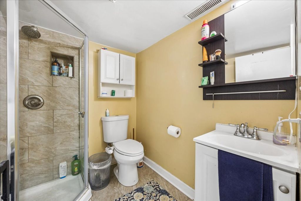Image 20 of property listing at 1400 N Artesian Avenue, Chicago, IL 60622