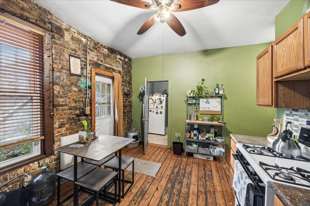 Image 3 of property listing at 1400 N Artesian Avenue, Chicago, IL 60622