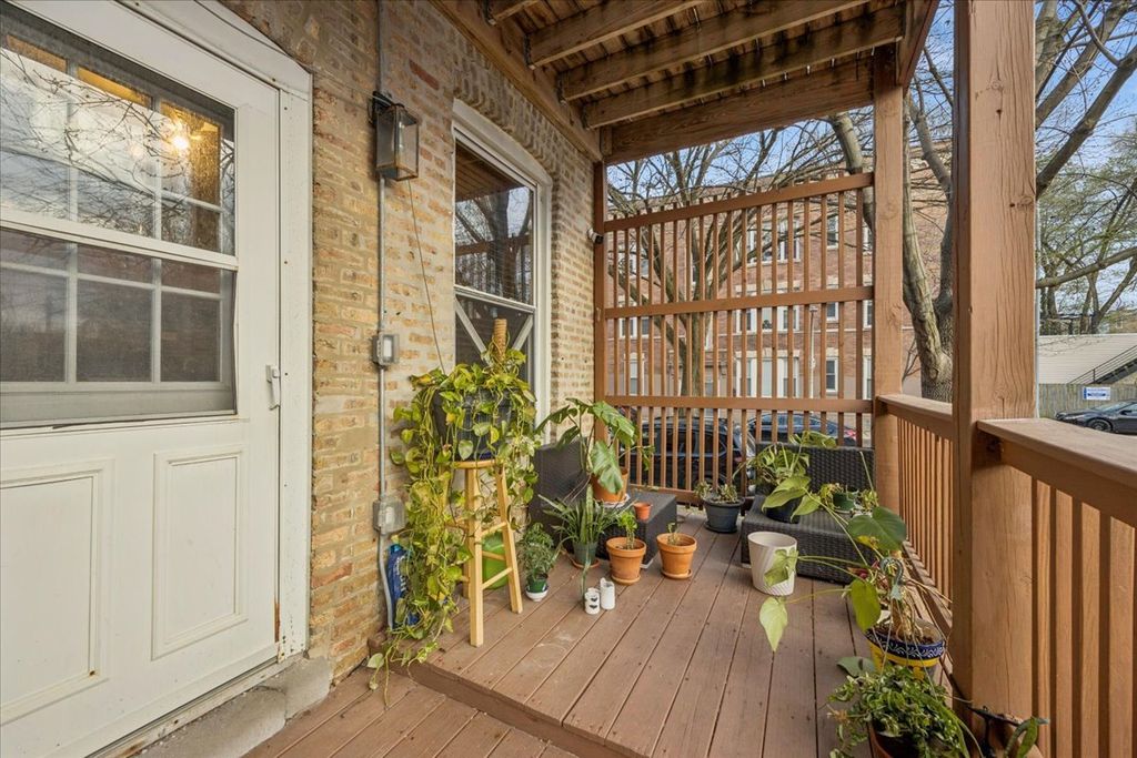 Image 21 of property listing at 1400 N Artesian Avenue, Chicago, IL 60622