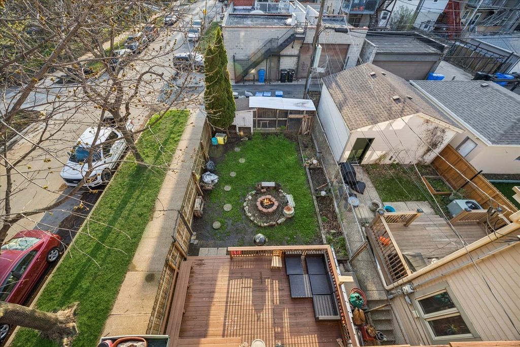Image 22 of property listing at 1400 N Artesian Avenue, Chicago, IL 60622
