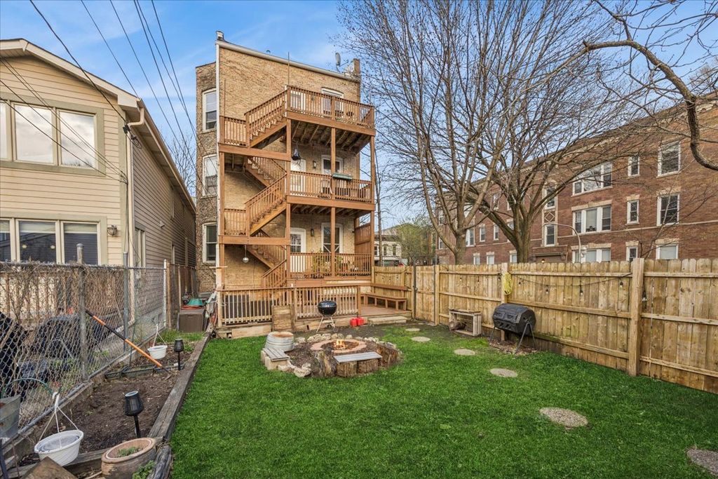 Image 23 of property listing at 1400 N Artesian Avenue, Chicago, IL 60622