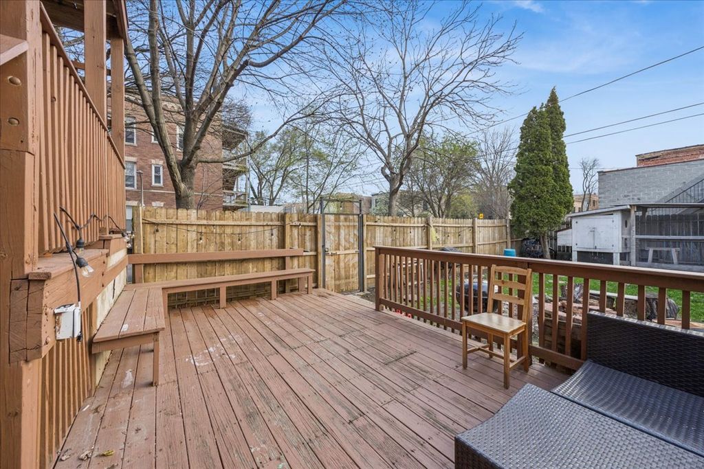 Image 24 of property listing at 1400 N Artesian Avenue, Chicago, IL 60622