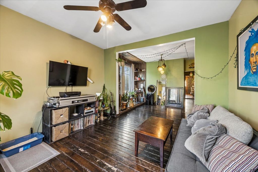 Image 4 of property listing at 1400 N Artesian Avenue, Chicago, IL 60622