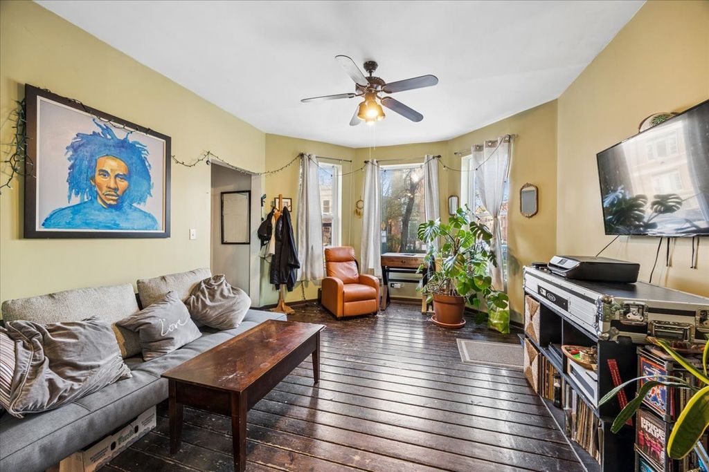 Image 5 of property listing at 1400 N Artesian Avenue, Chicago, IL 60622