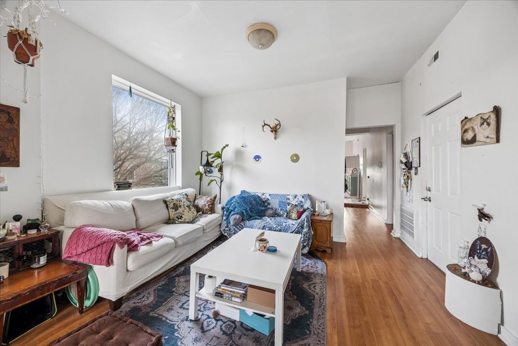Image 7 of property listing at 1400 N Artesian Avenue, Chicago, IL 60622
