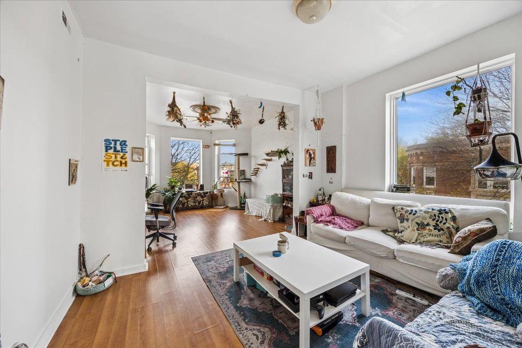 Image 8 of property listing at 1400 N Artesian Avenue, Chicago, IL 60622