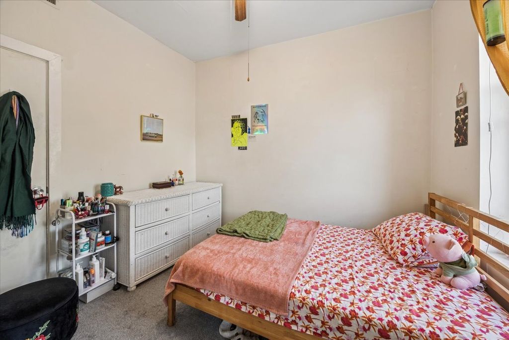 Image 9 of property listing at 1400 N Artesian Avenue, Chicago, IL 60622
