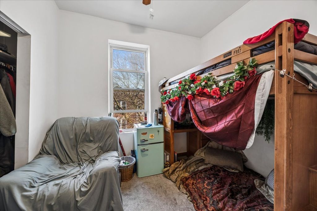 Image 10 of property listing at 1400 N Artesian Avenue, Chicago, IL 60622