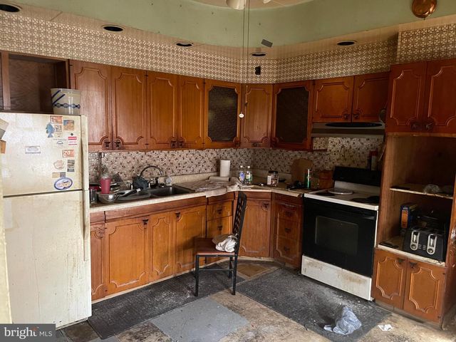 19 S 6TH ST, Darby, PA 19023