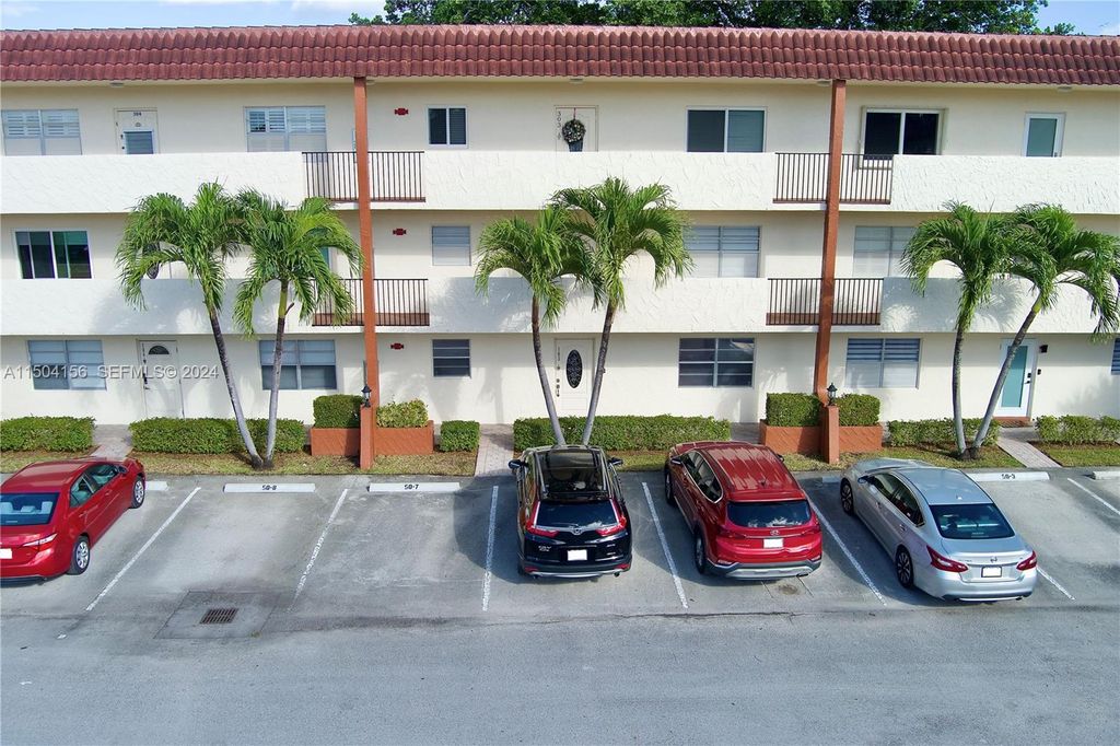 281 S Hollybrook Drive 103, Pembroke Pines, FL 33025