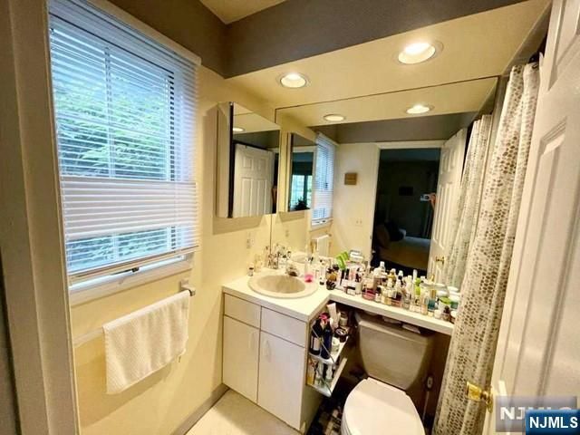 166 Surrey Court 166, Ramsey, NJ 07446