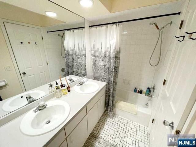 166 Surrey Court 166, Ramsey, NJ 07446