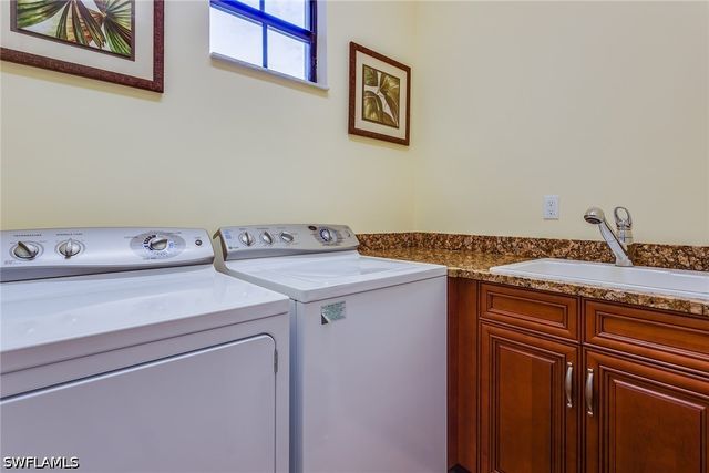 7771 Cottesmore DR, Naples, FL 34113