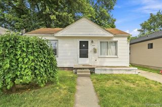 1527 E Meyers Avenue, Hazel Park, MI 48030