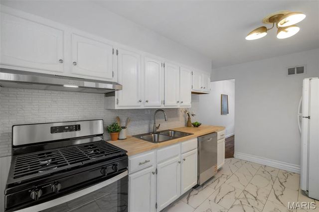 8835 Kathlyn Drive, Berkeley, MO 63134