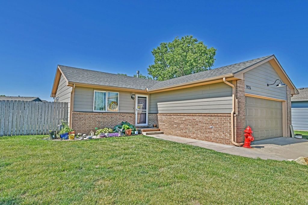 1926 N Mcrae, Goddard, KS 67052
