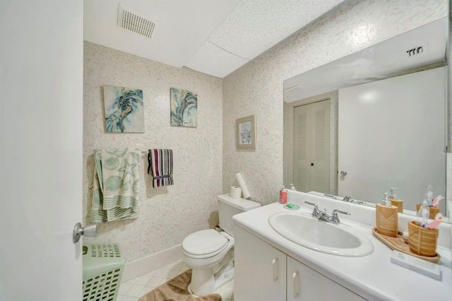 1400 SW 137th Avenue 311F, Pembroke Pines, FL 33027
