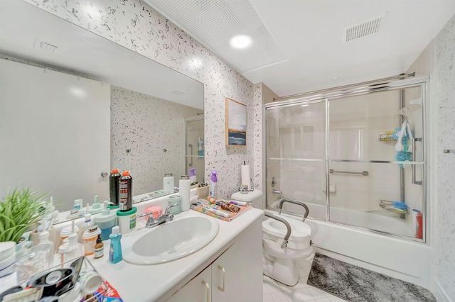 1400 SW 137th Avenue 311F, Pembroke Pines, FL 33027