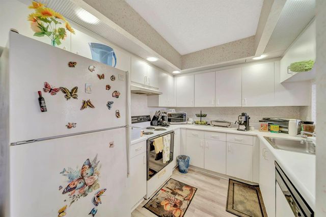 1400 SW 137th Avenue 311F, Pembroke Pines, FL 33027