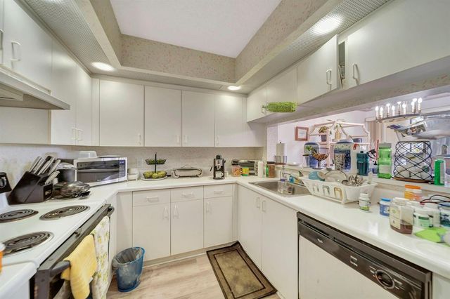 1400 SW 137th Avenue 311F, Pembroke Pines, FL 33027
